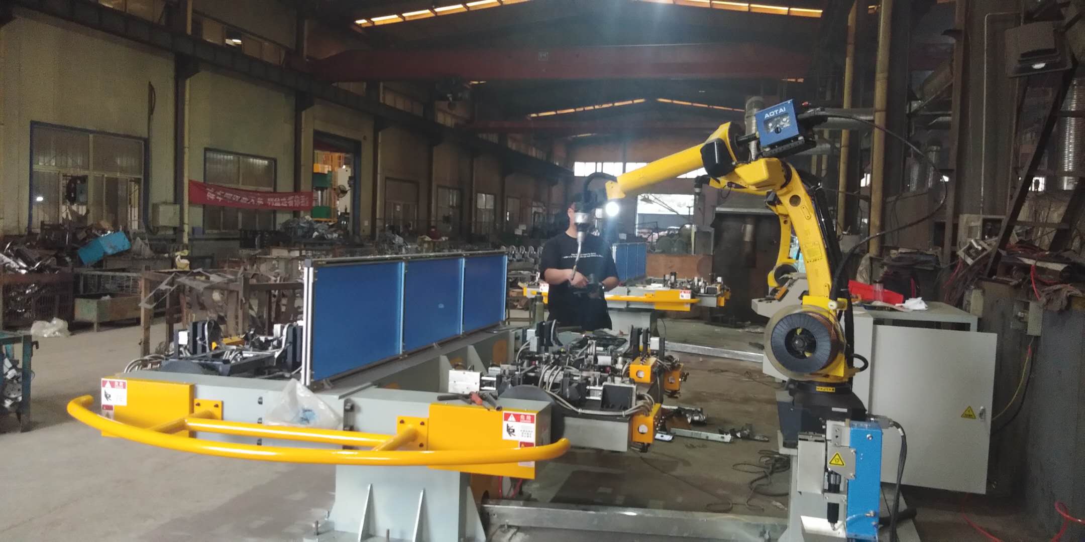 hjc888黄金城焊接机器人汽车座椅焊接