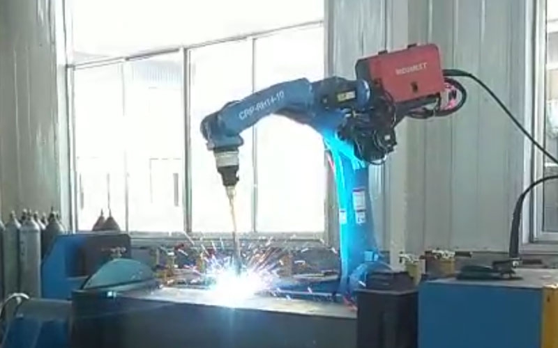 机器人+地轨+变位机焊接